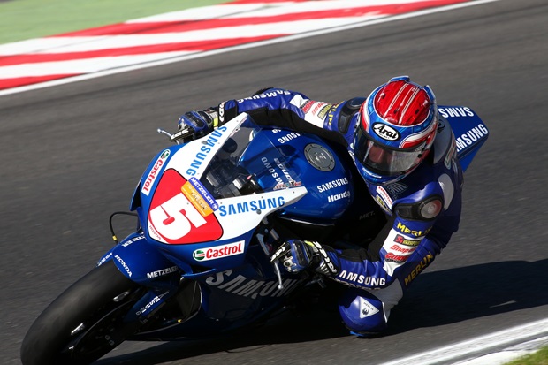 Isle of Man TT winner Gary Johnson in action at Brands Hatch (Dave Yeomans)